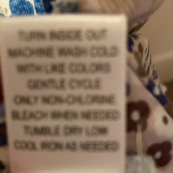 One world top with sparkle - Picture 5 of 5